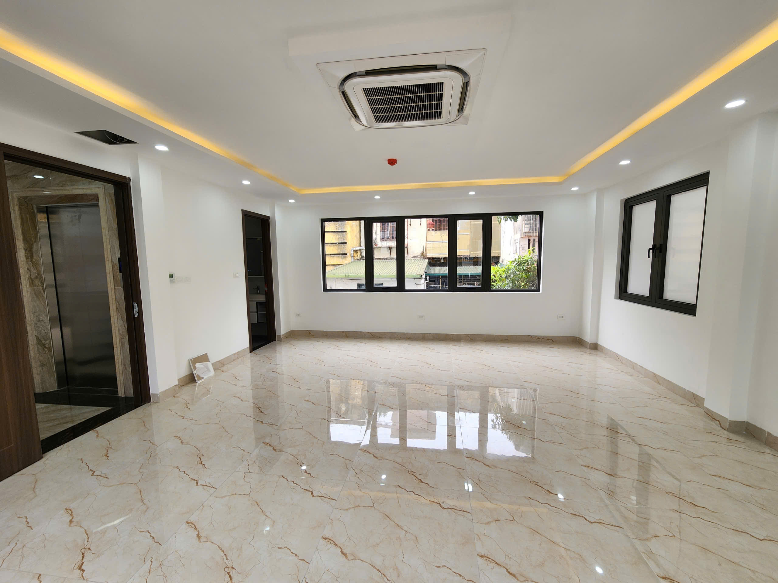 PHÂN LÔ NGUYỄN CHÍ THANH💎54M2 x 7T💎 MT 8M💎 23.5 TỶ💎THANG MÁY💎Ô TÔ VÀO NHÀ💎 GẦN PHỐ - Ảnh 2